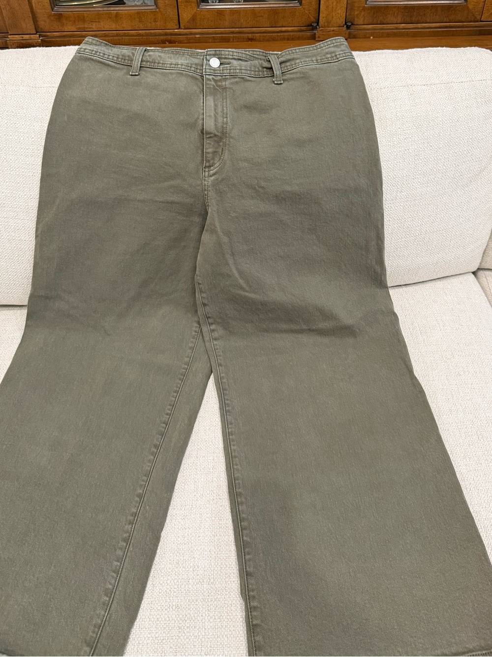 Universal Thread Olive Green Chinos - Straight Leg